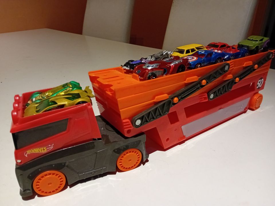 Hot Wheels Autonkuljetusrekka