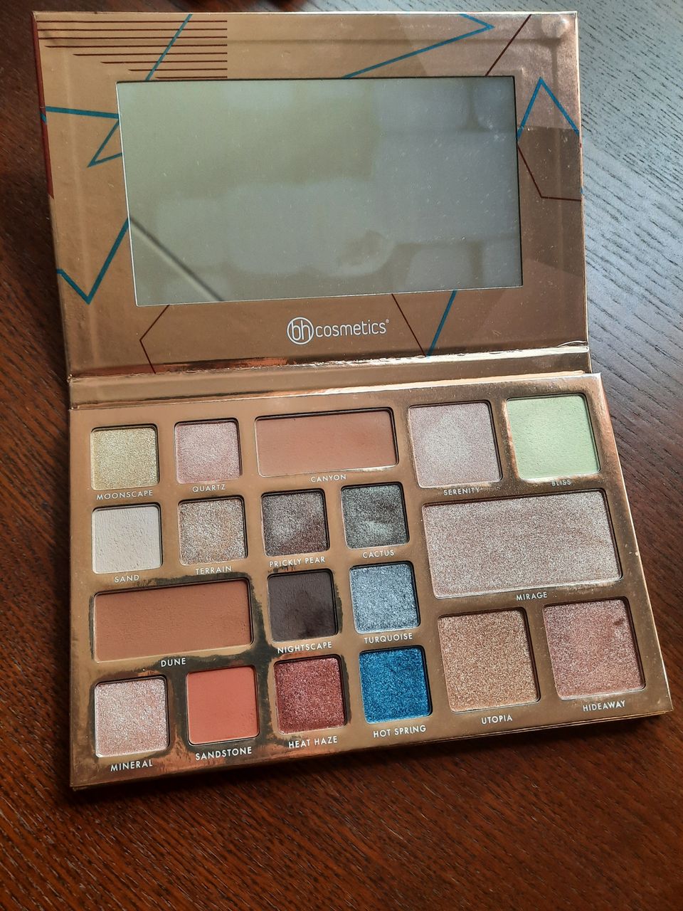 BHcosmetics Desert Oasis luomiväripaletti. Meikit meikki