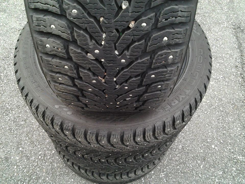 Nokian Nastarenkaat 245/45 18"