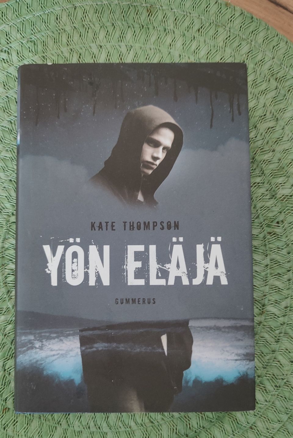 Kate Thompson Yön Eläjä