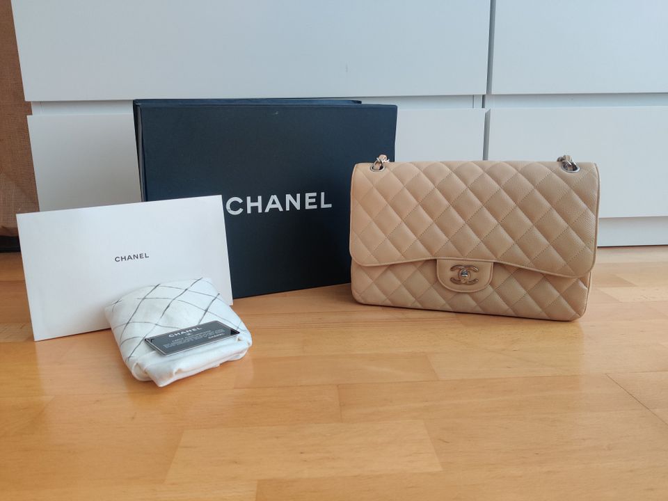 Chanel classic jumbo double flap bag