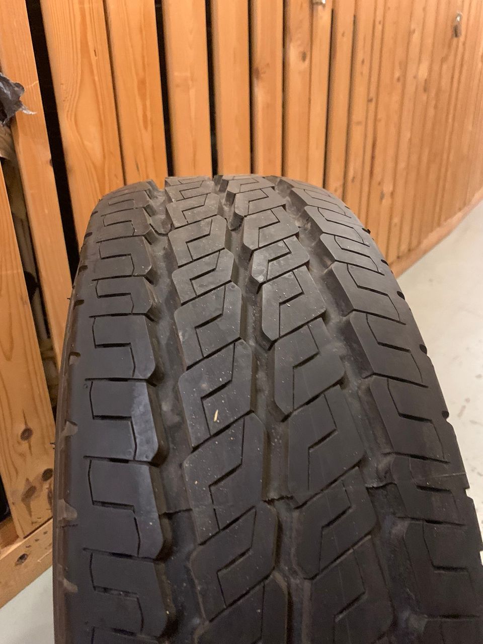 225/70 R 15 C  Continental kesärengas/vararengas