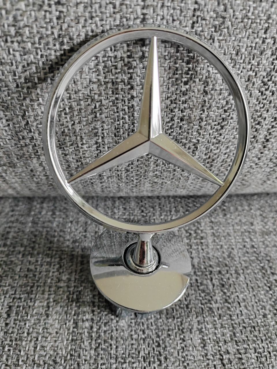 Mercedes-Benz keulatähti, uusi, kokonaan kromia