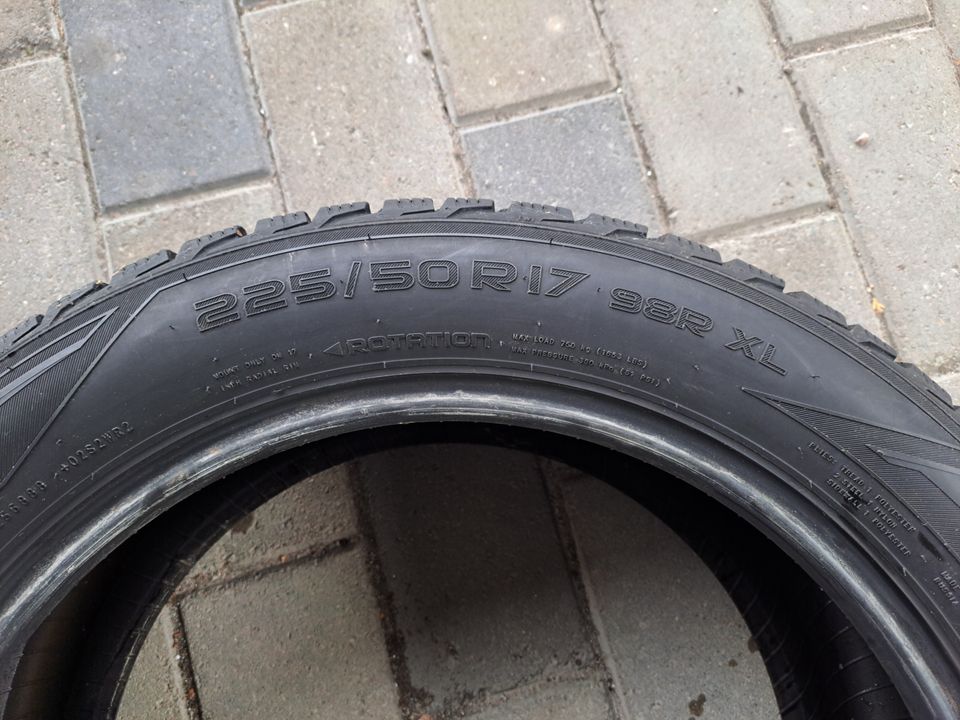 Nokian Hakkapeliitta  R2 225/50/17