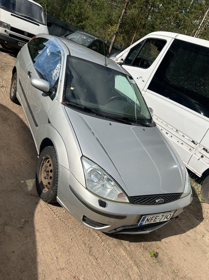 Ford Focus 1.6 bensa osina