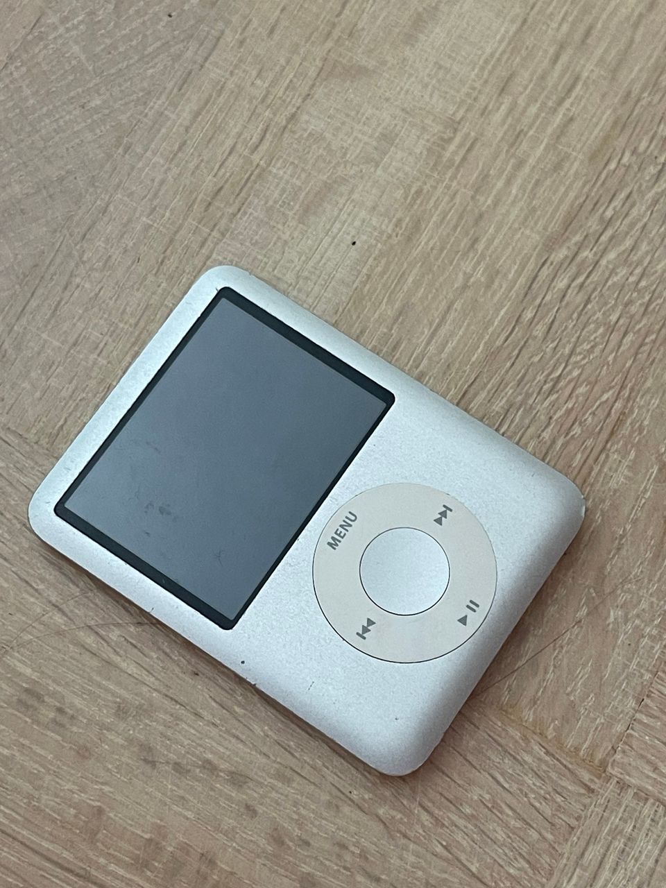 iPod nano + kaukosäädin