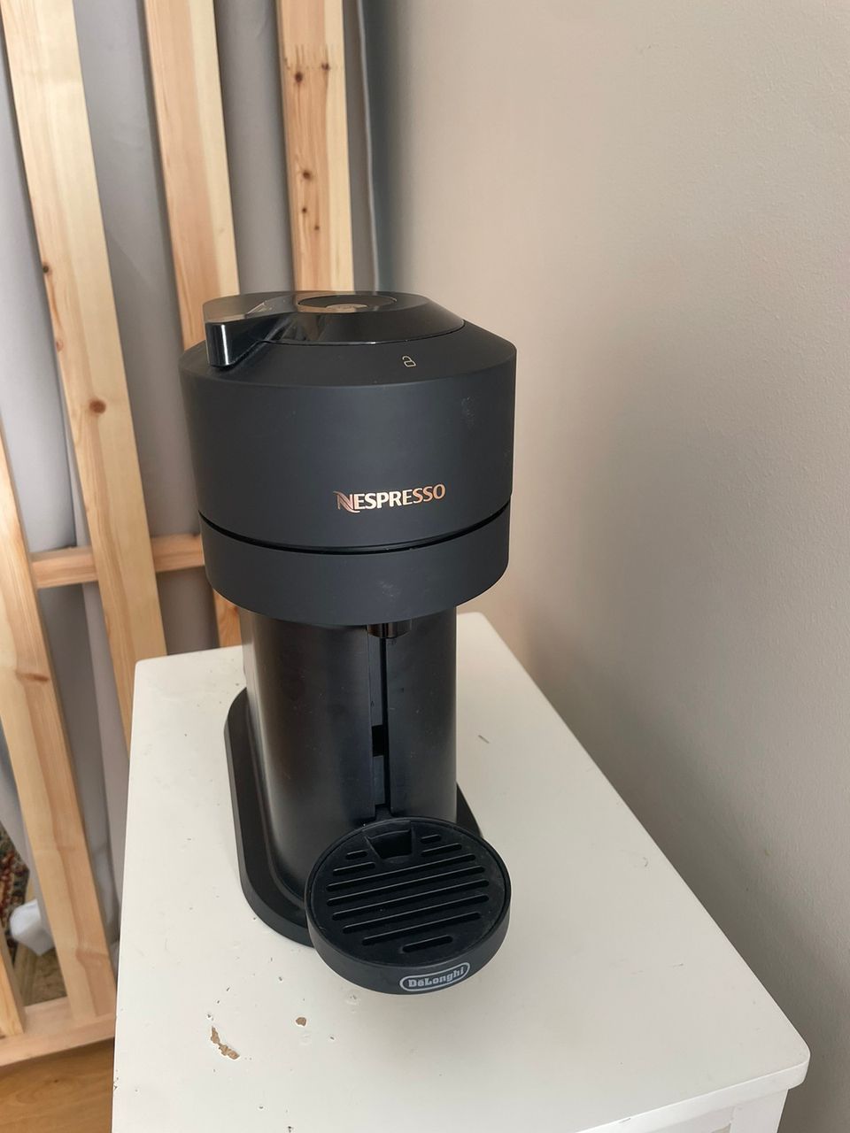 NESPRESSO Vertuo kapselikeitin mattamusta