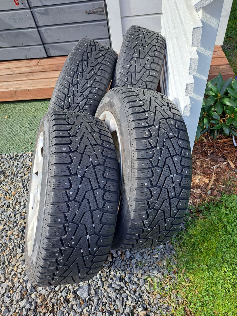 MB nastarenkaat vanteilla 205/55 R 16