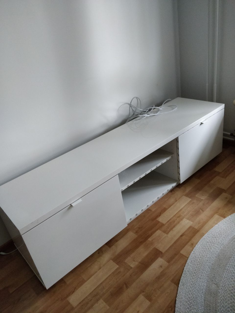 Uusi Ikea BYÅS TV taso