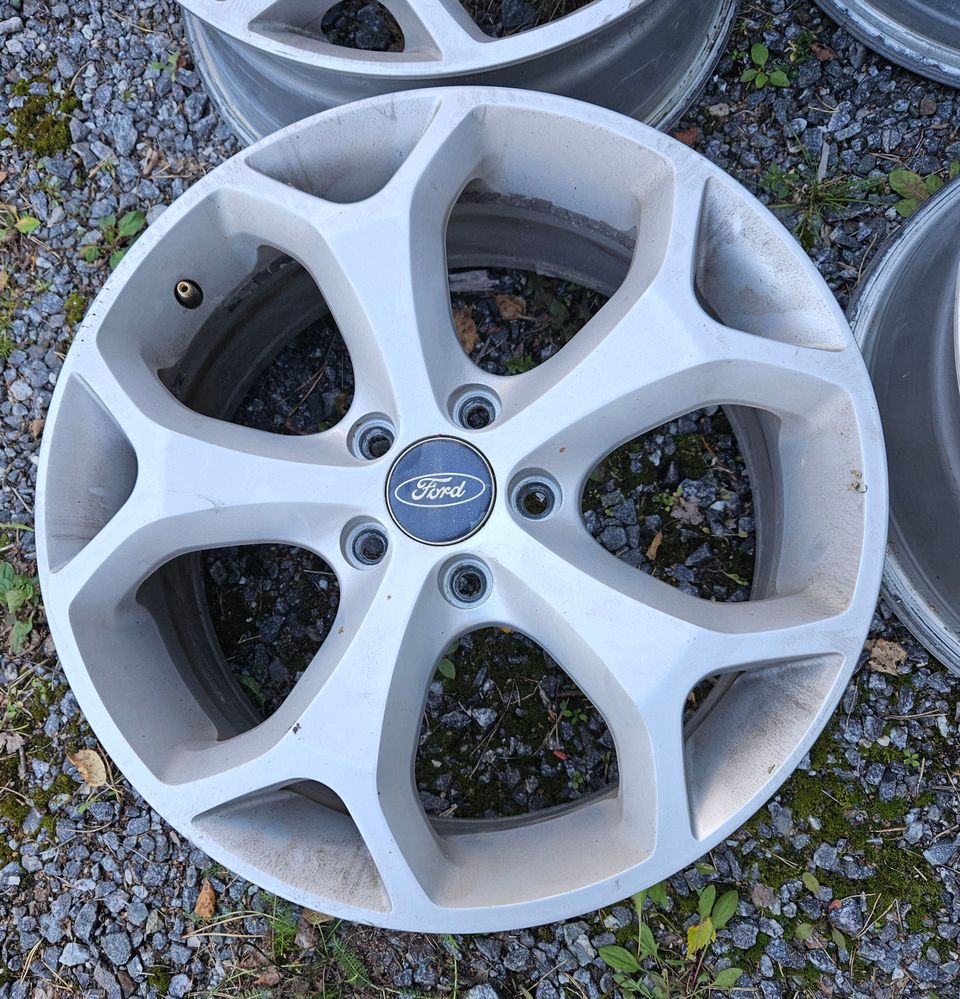 Fordin 17x7,5 5x108 alumiinivanteet