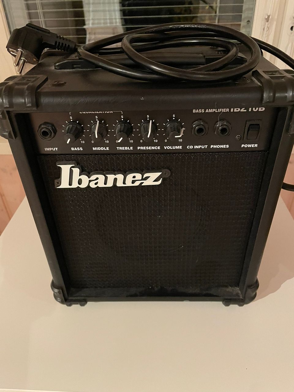 Ibanez IBZ10B bassovahvistin