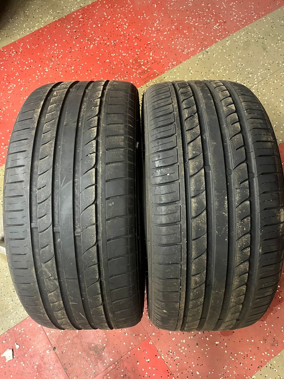 Kesärenkaat 245/35r20