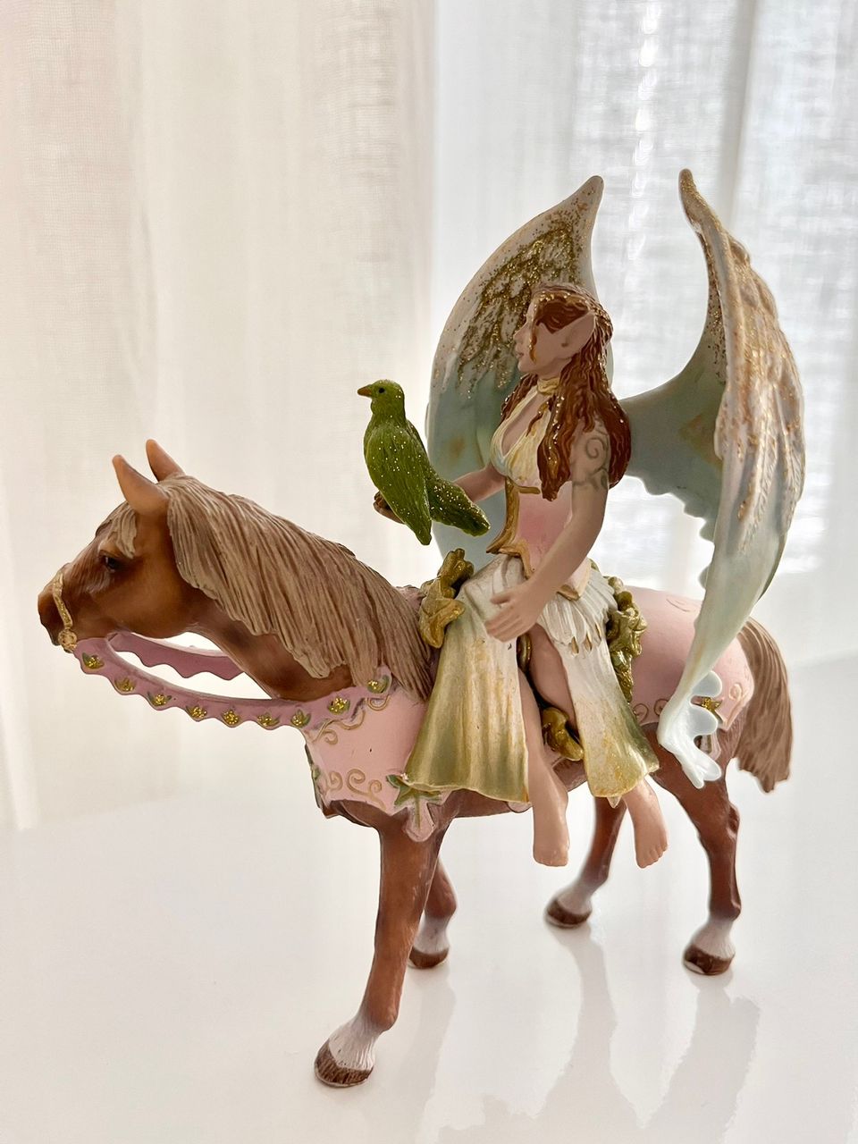 Schleich Bayala Shadow Elf Surah ja hevonen