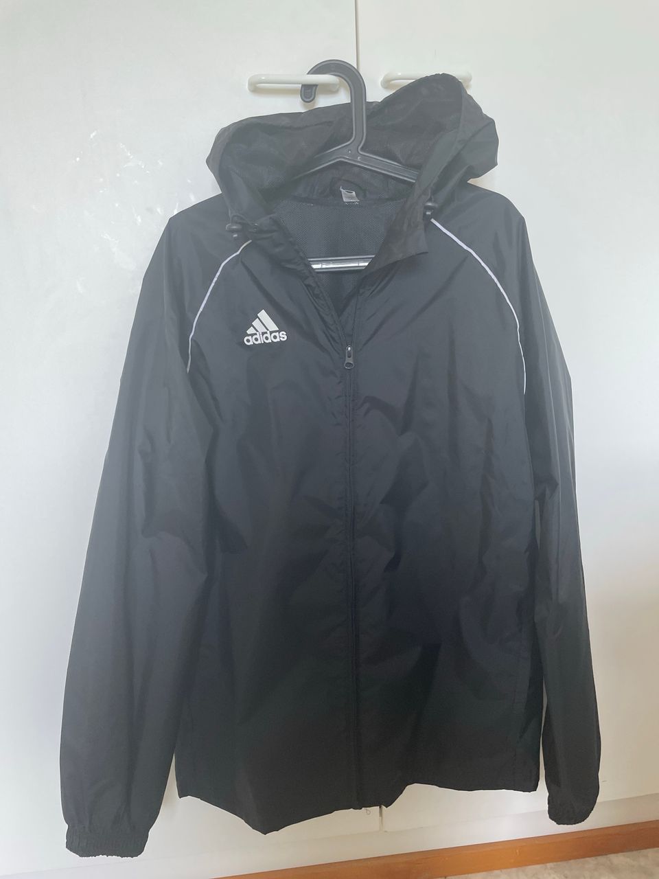 Adidas sadetakki Core 18