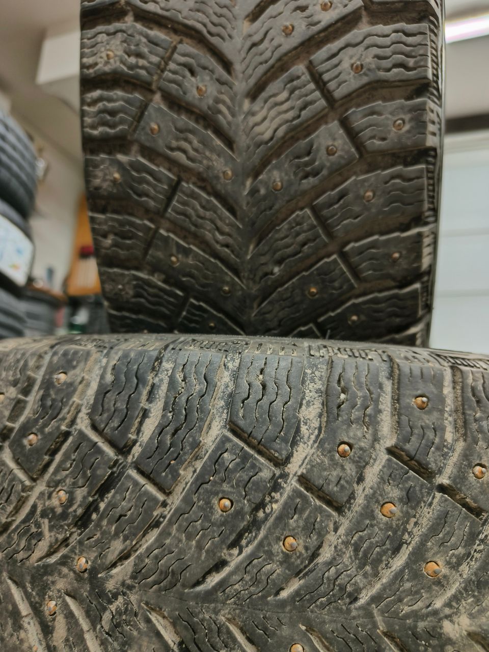 15" nasta ja kitkarenkaita /Nokia, Michelin, Continental