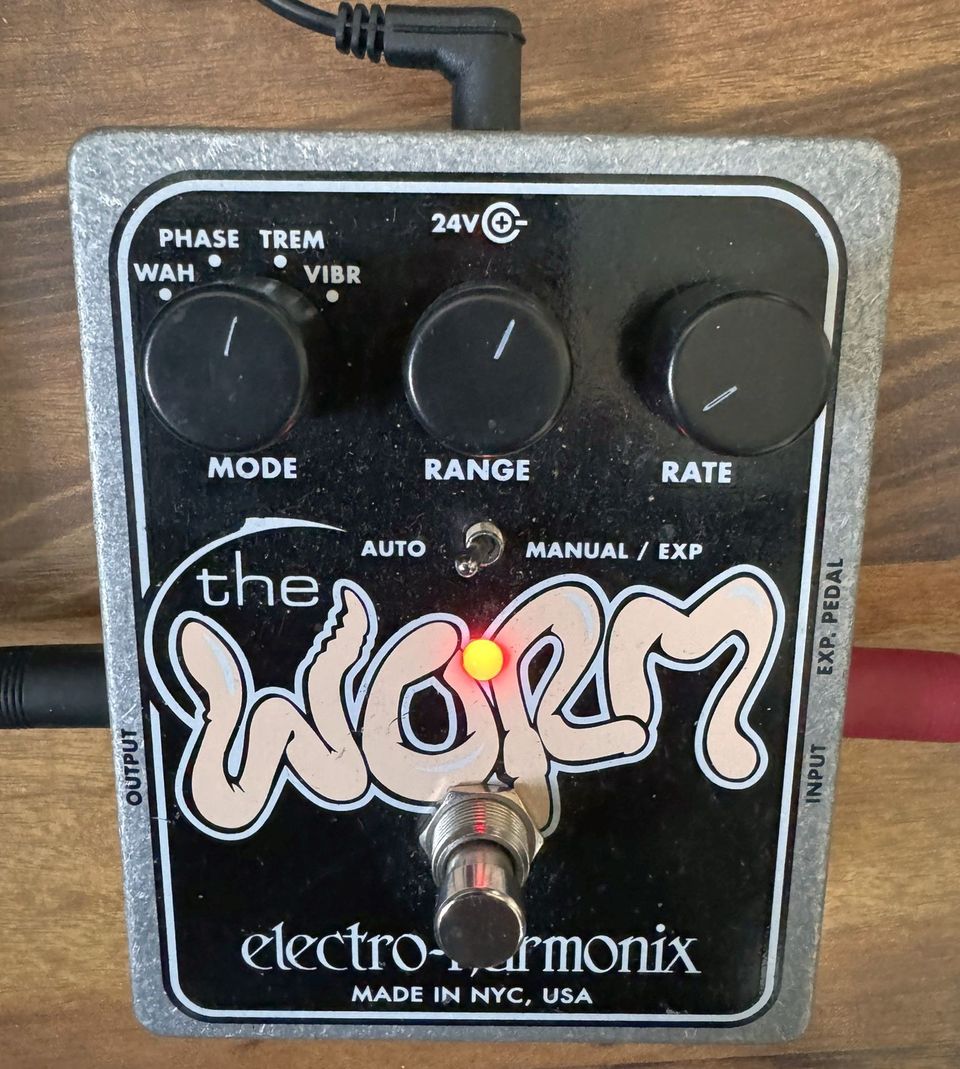 Electro Harmonix The Worm, wah-phaser-vibrato-tremolo pedaali