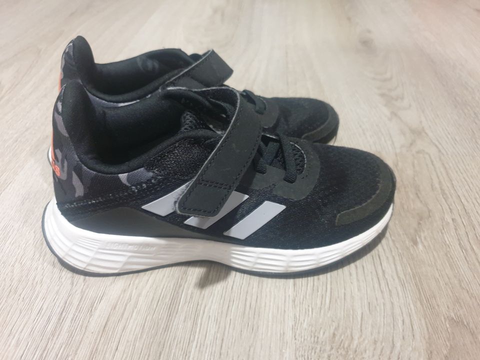 Lenkkarit, Adidas