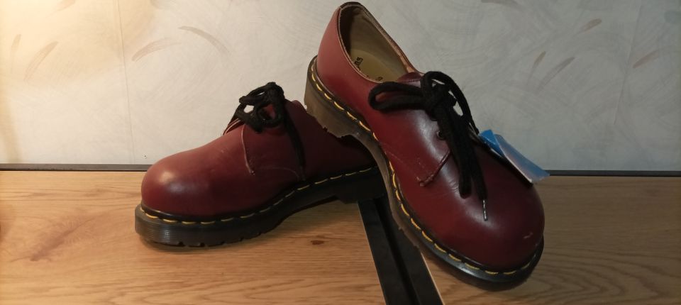 Dr Martens teräskärkiset