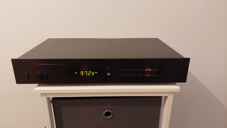 PROTON 440 AM/FM stereo tuner