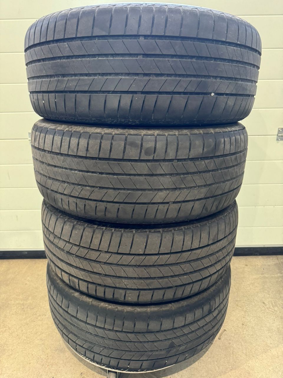 235/50R18 Bridgestone