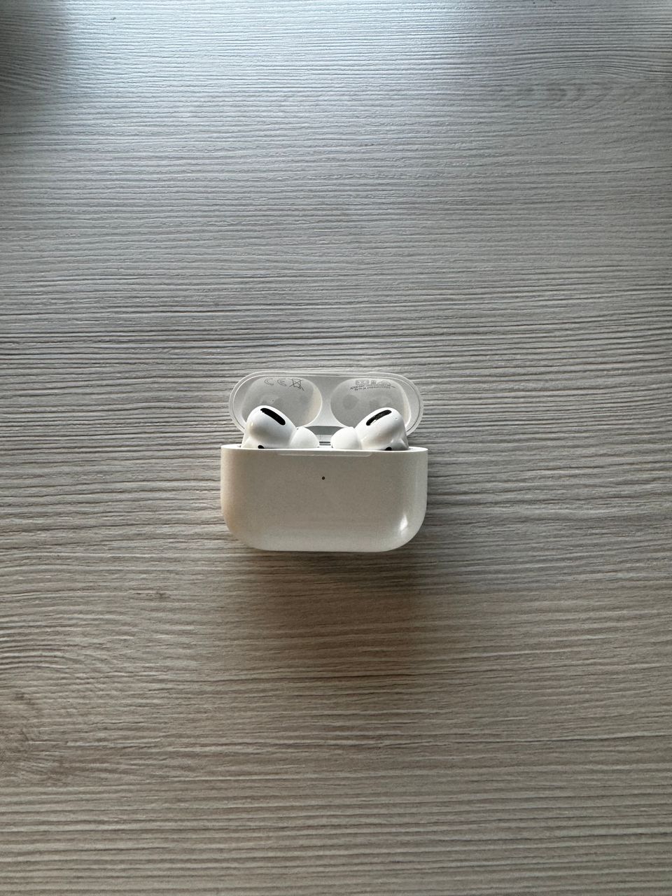 AirPods pro vastamelukuulokkeet