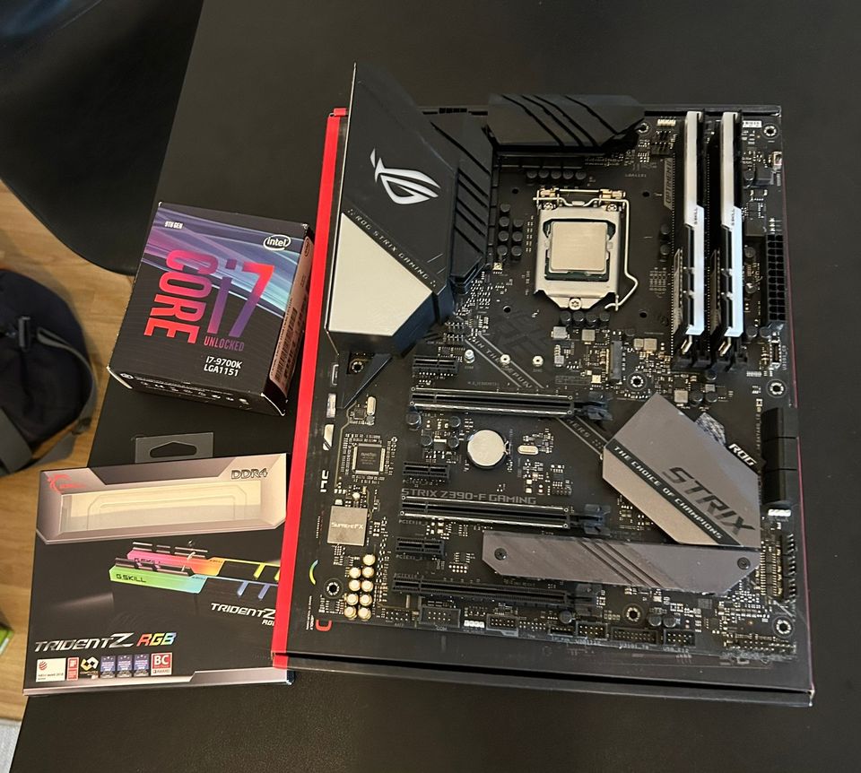 Asus ROG Z390-F, I7 9700k, 16gb 3200mhz