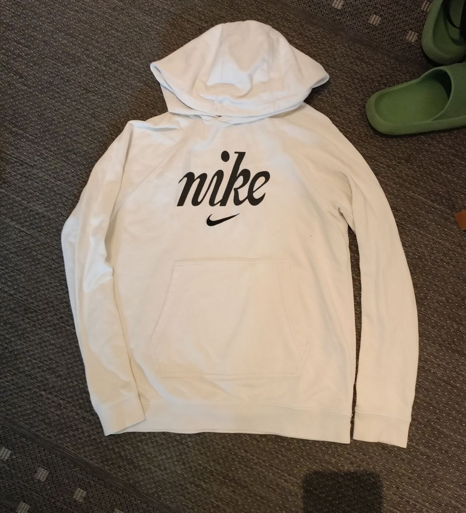 Nike huppari