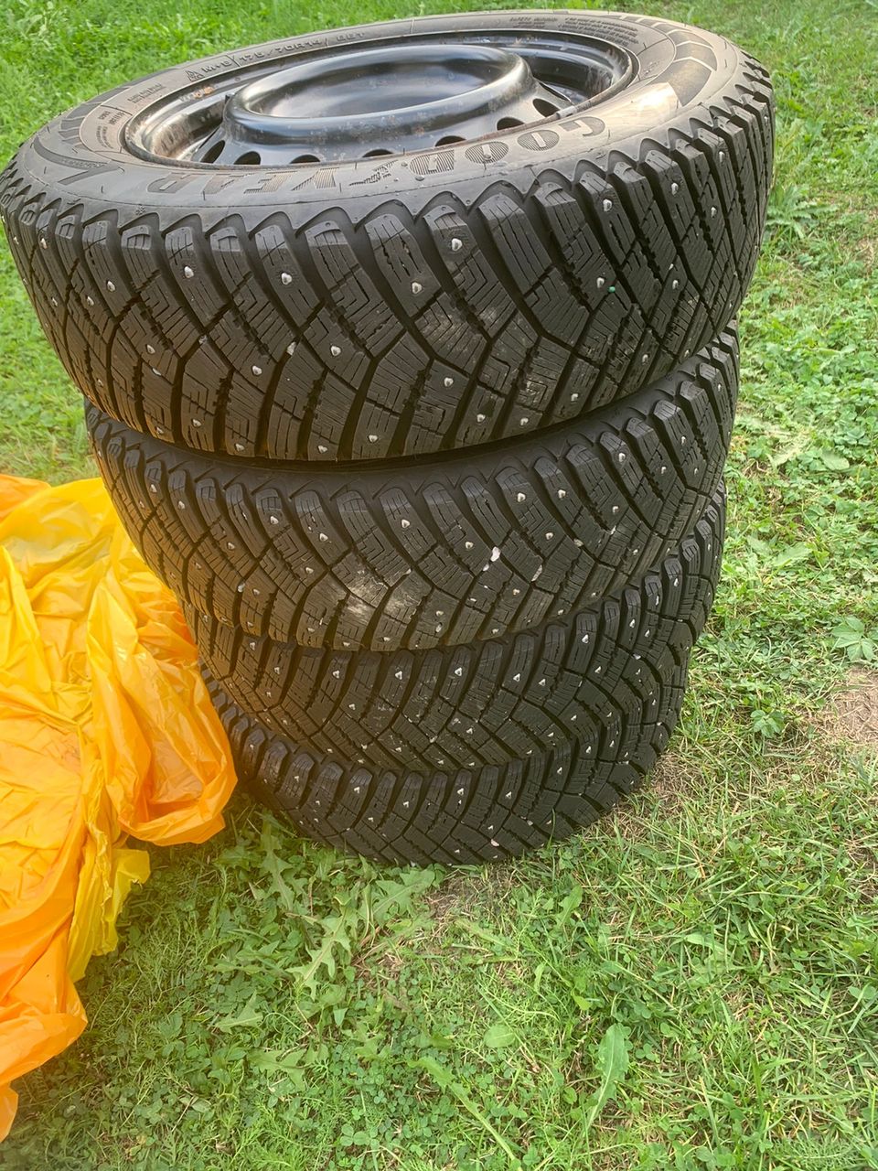 Goodyear Ultra Grip Ice Arctic 175/70R14 talvirengas