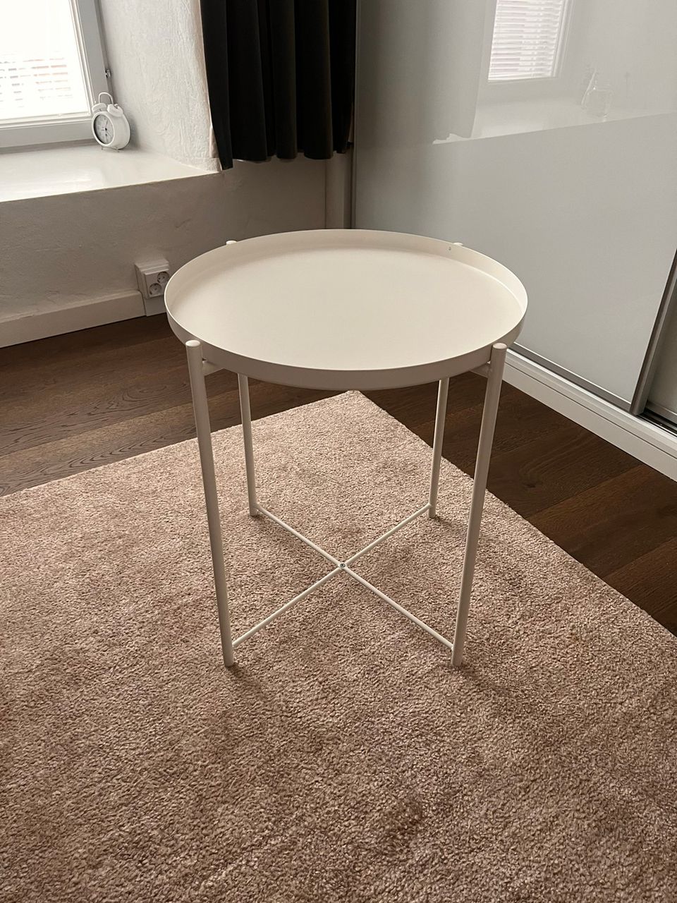 Ikea yöpöytä / sivupöytä