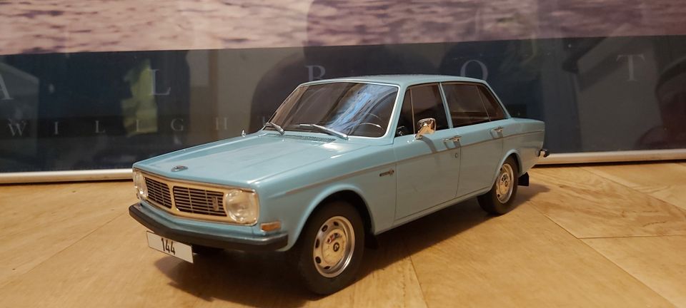 Volvo 144 1:18 Bos_Models