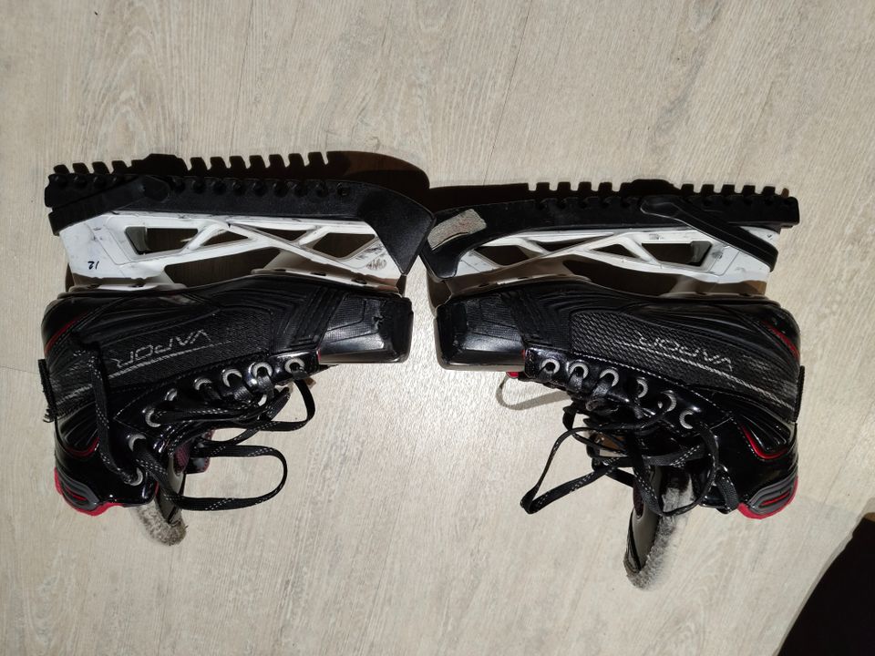 Jääkiekkomaalivahdin luistimet: Bauer Vapor x900, Eur 37.5