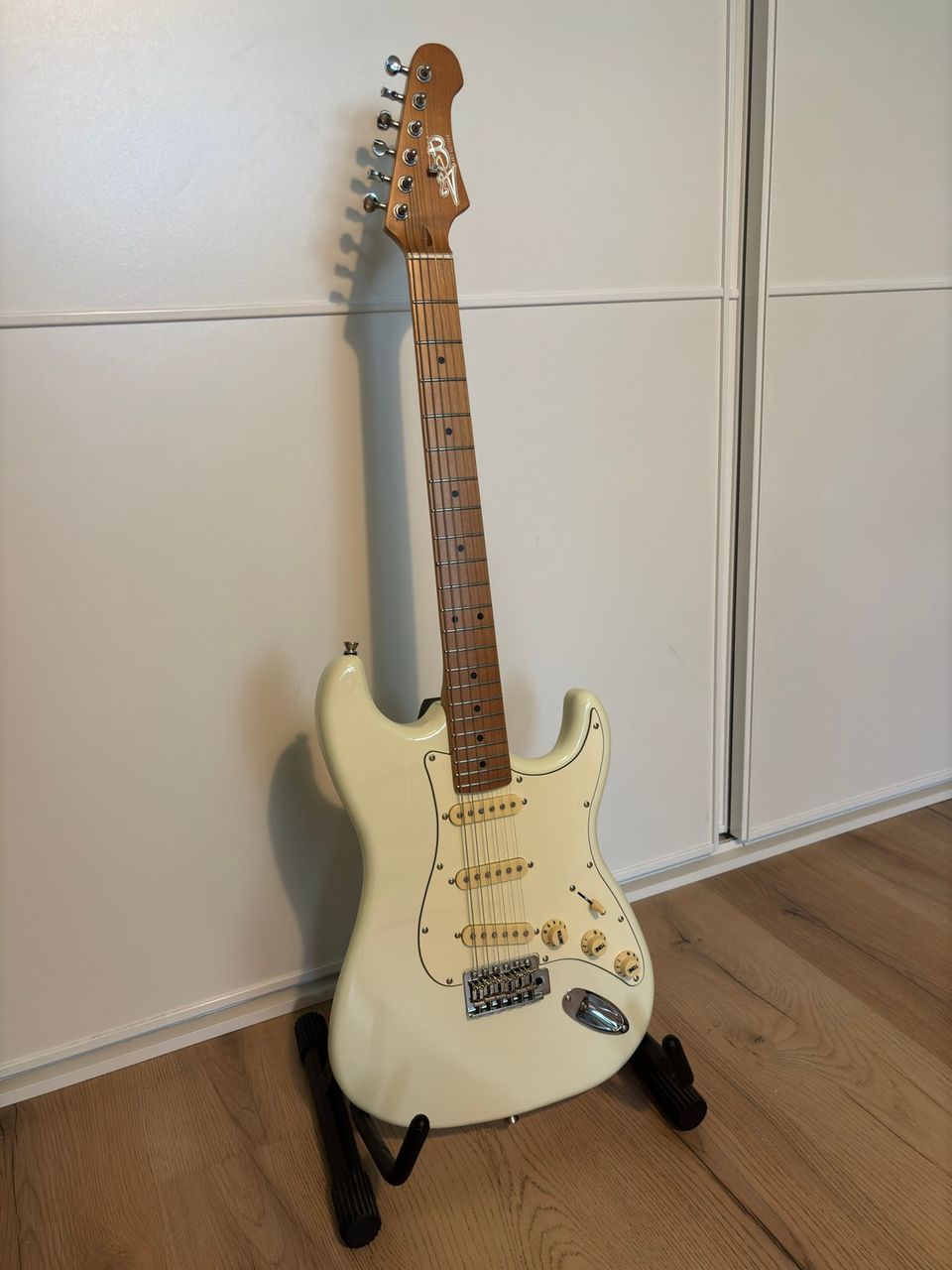 Jet Guitars JS-300 Olympic White