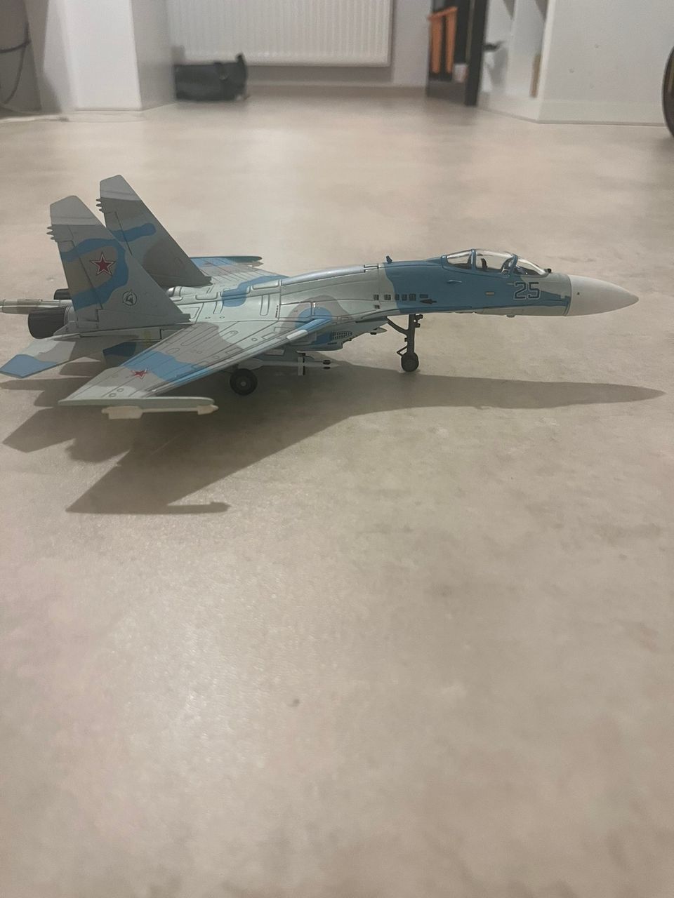 Sukhoi su-27 Flanker lentokone pienoismalli, Katso kuvat!