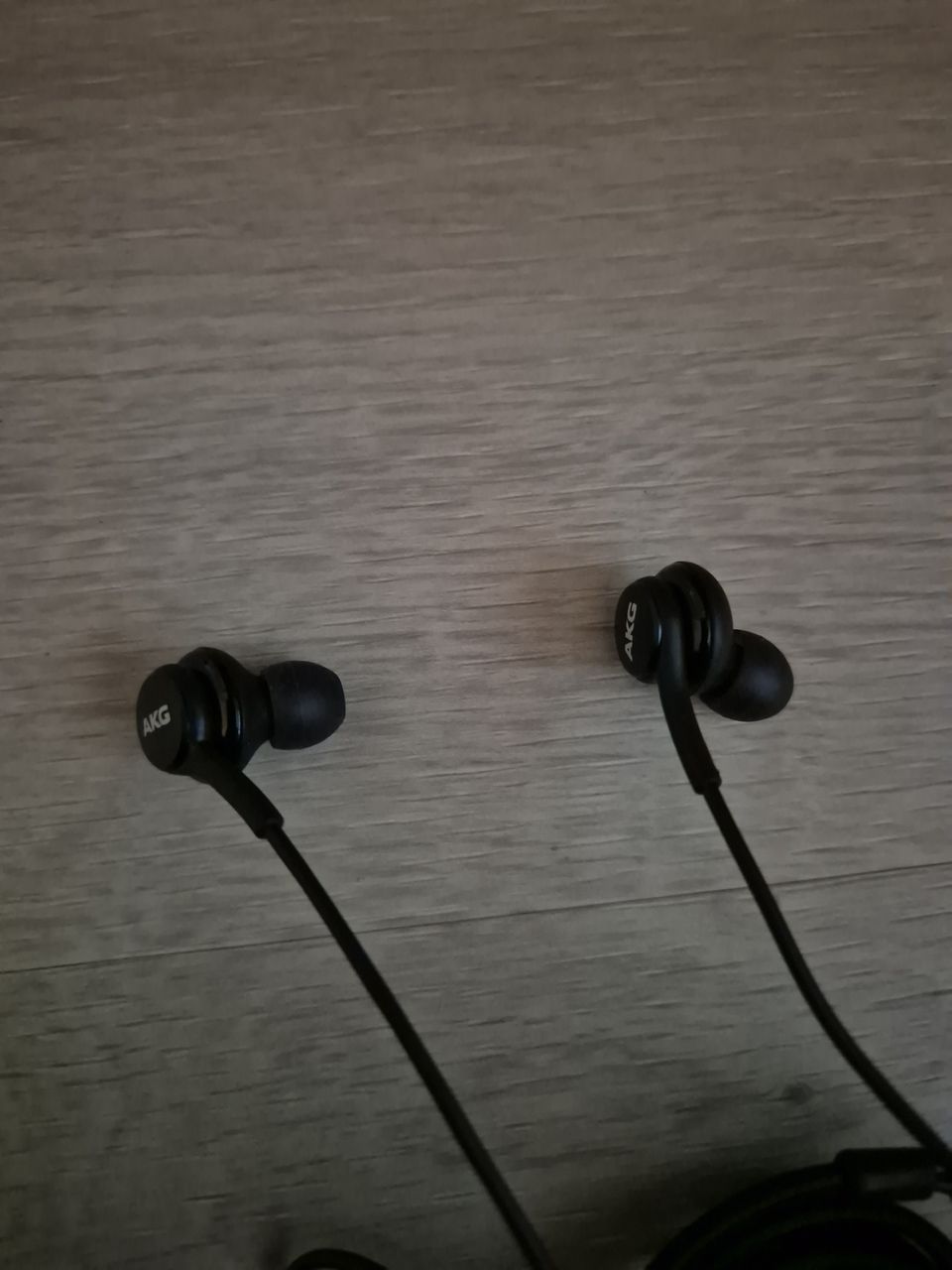 AKG in-ear nappikuulokkeet (uudet)