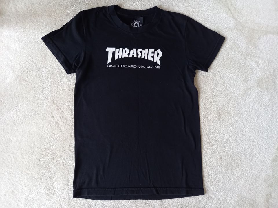 Thrasher musta t-paita