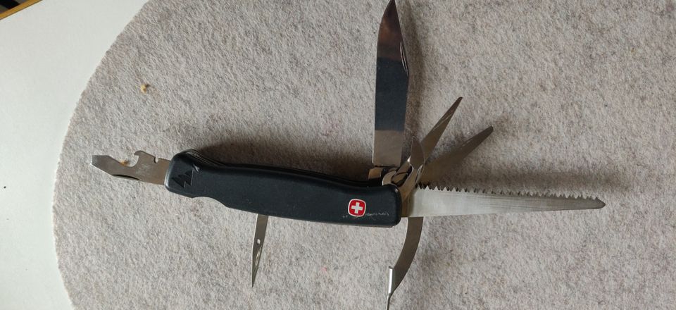 Victorinox monitoimityökalu