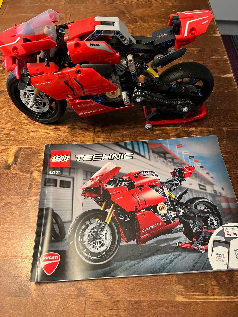 Lego Technic Ducati moottoripyörä