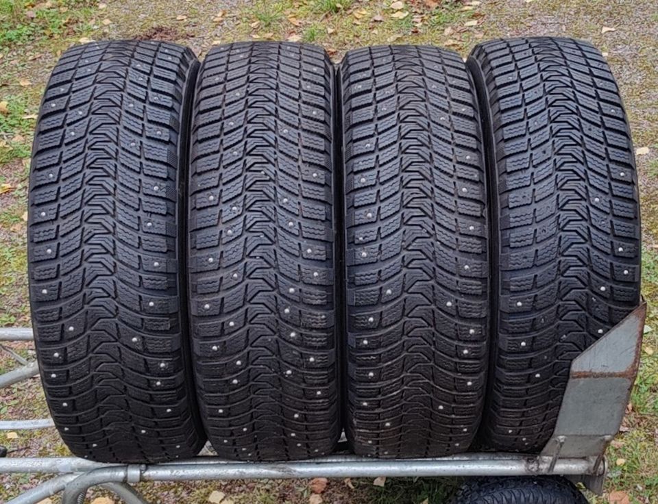 215/65R16 Michelin X-Ice North 3, 4 kpl