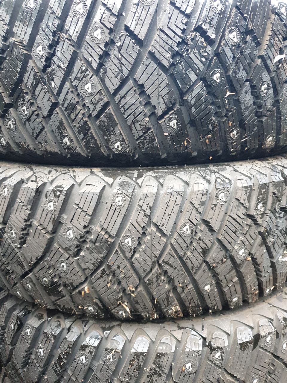 185/70R14 - Goodyear Ultragrip - Uusi 4kpl