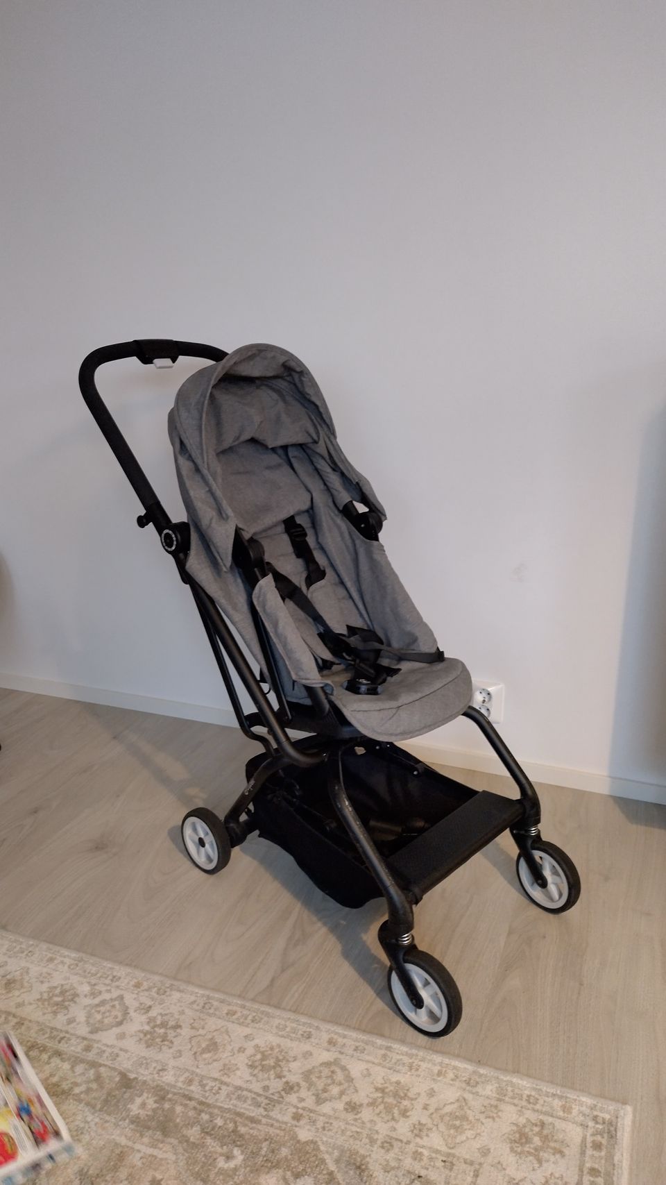 Cybex Eezy S Twist turvakaukaloadaptereilla