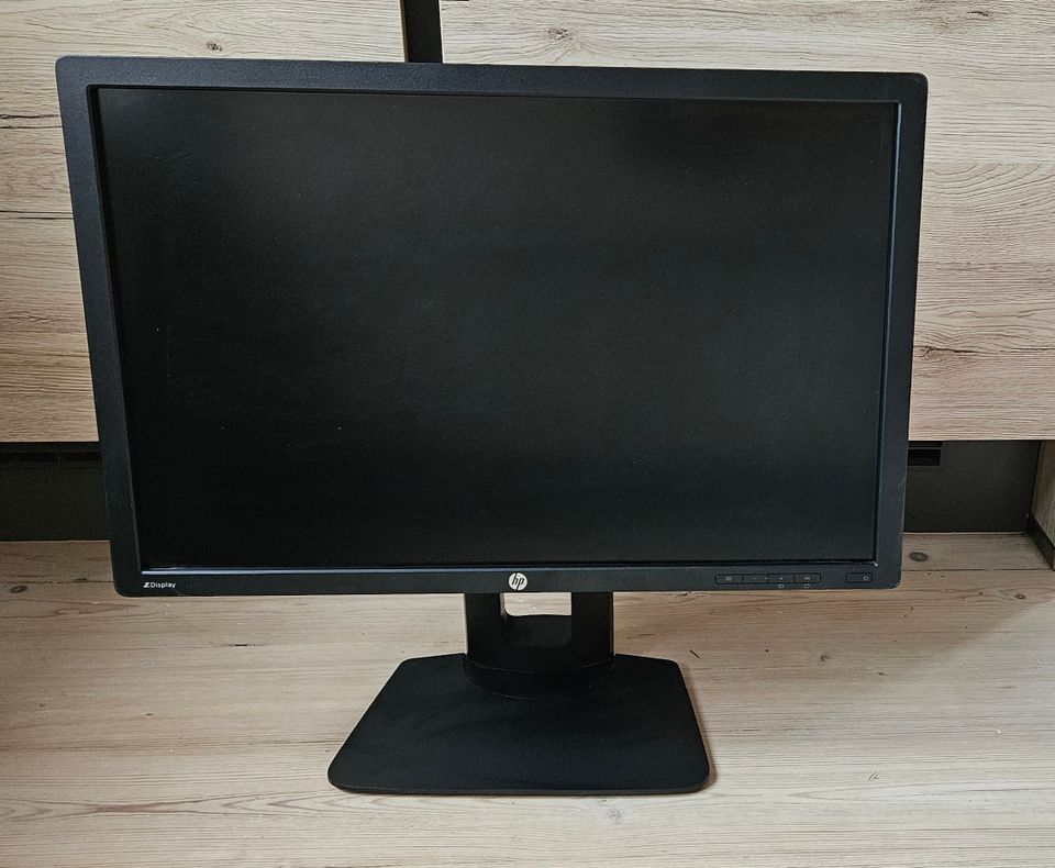 HP 24" näyttö