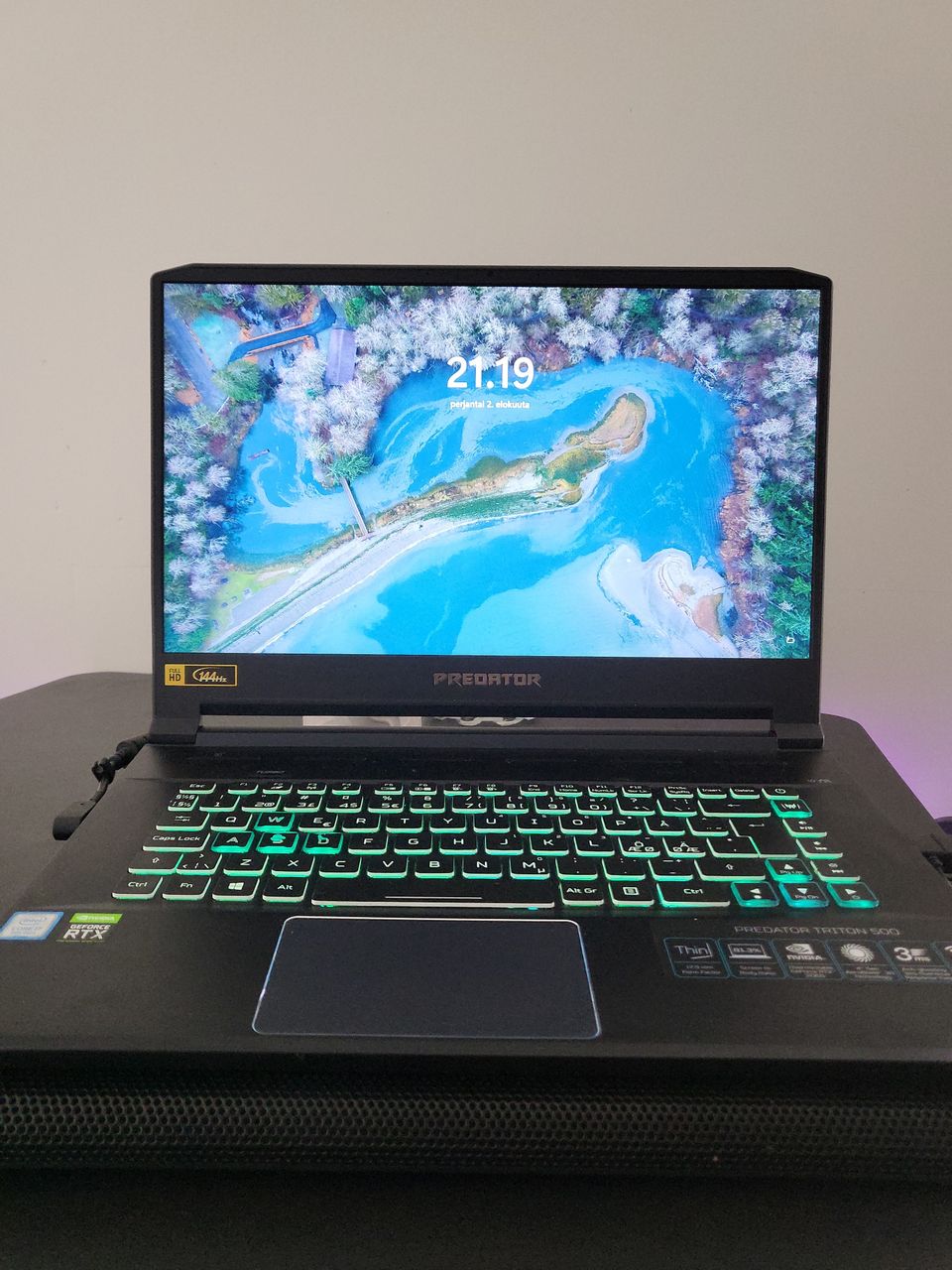 Acer predator triton 500 peliläppäri