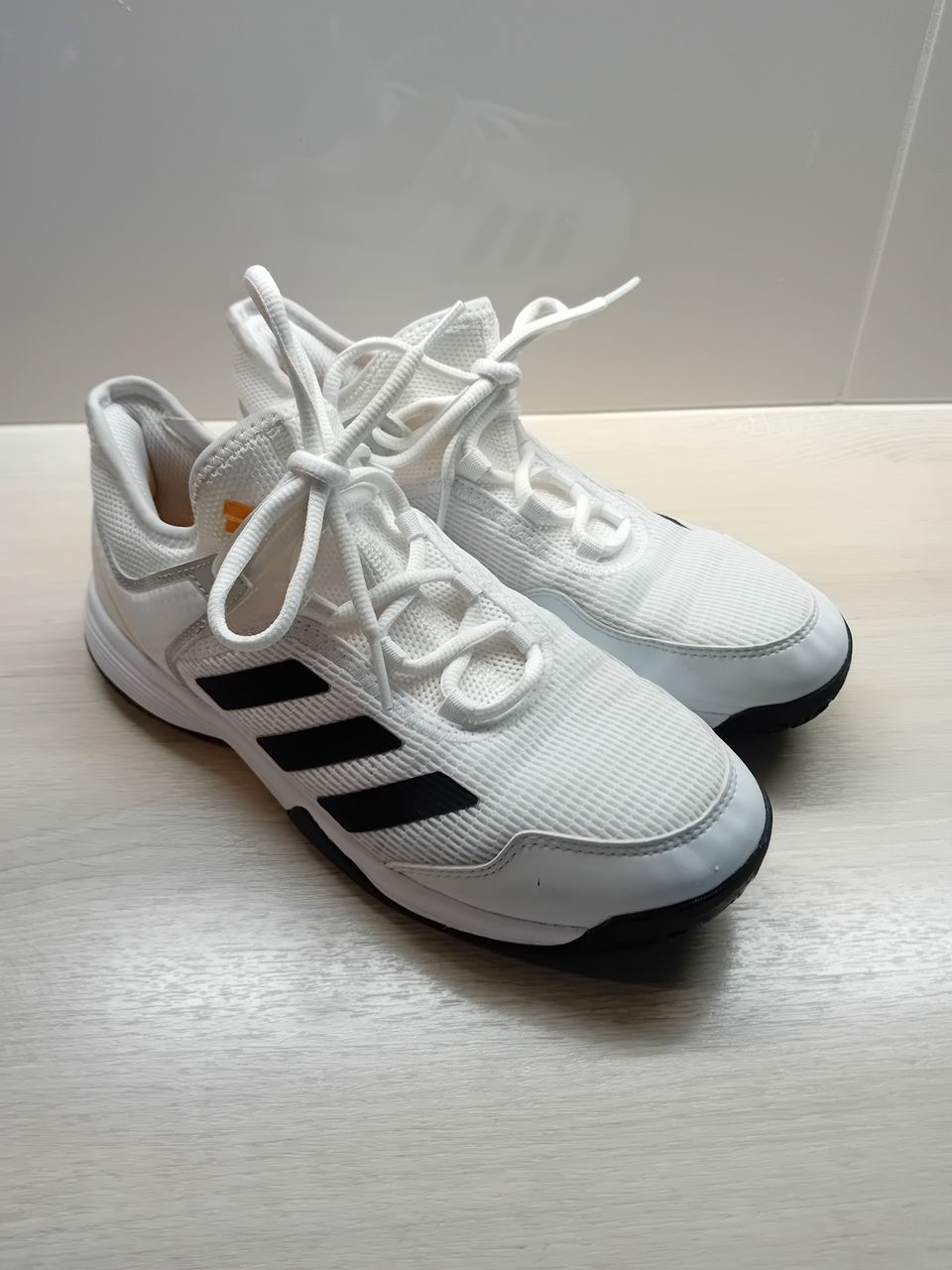 Adidas sisäpelikengät