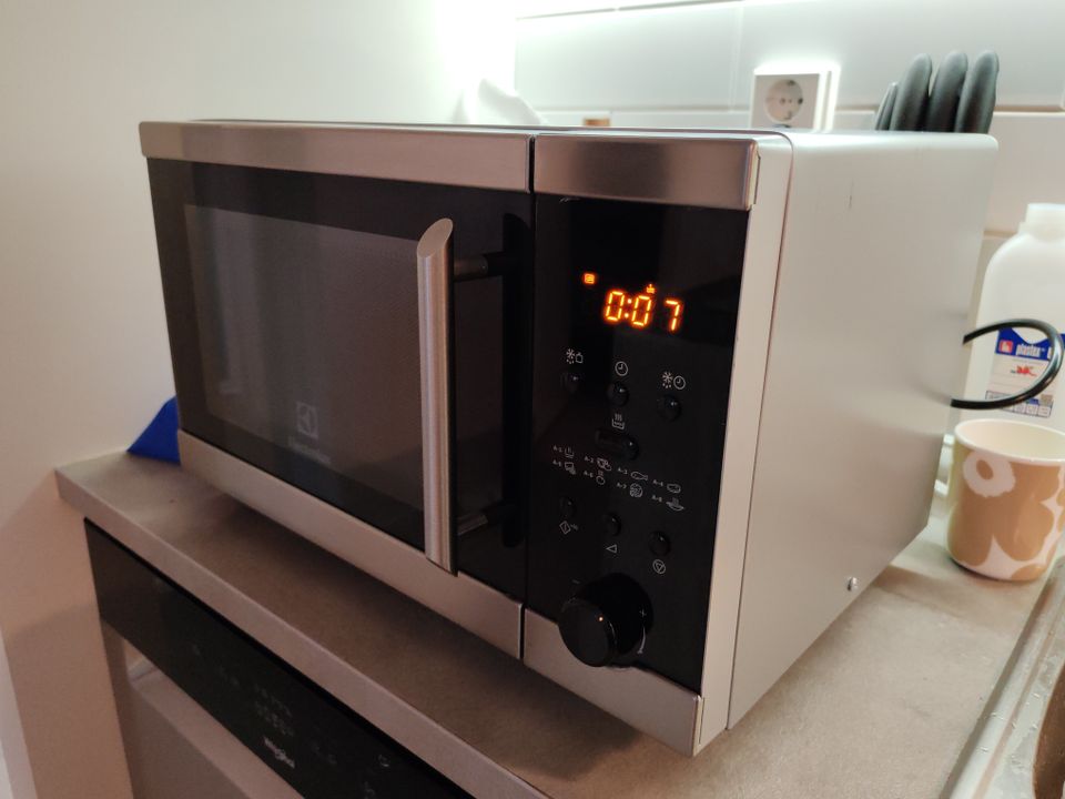 Electrolux 800W mikroaaltouuni