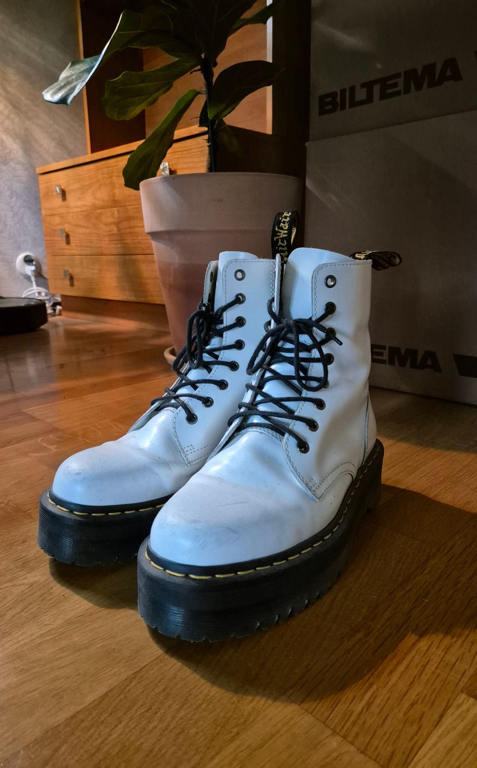 Valkoinen Dr. Martens Jadon koko 40