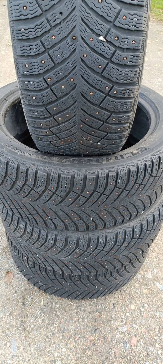 Michelin X-Ice 4 245/45/19 nastarenkaat