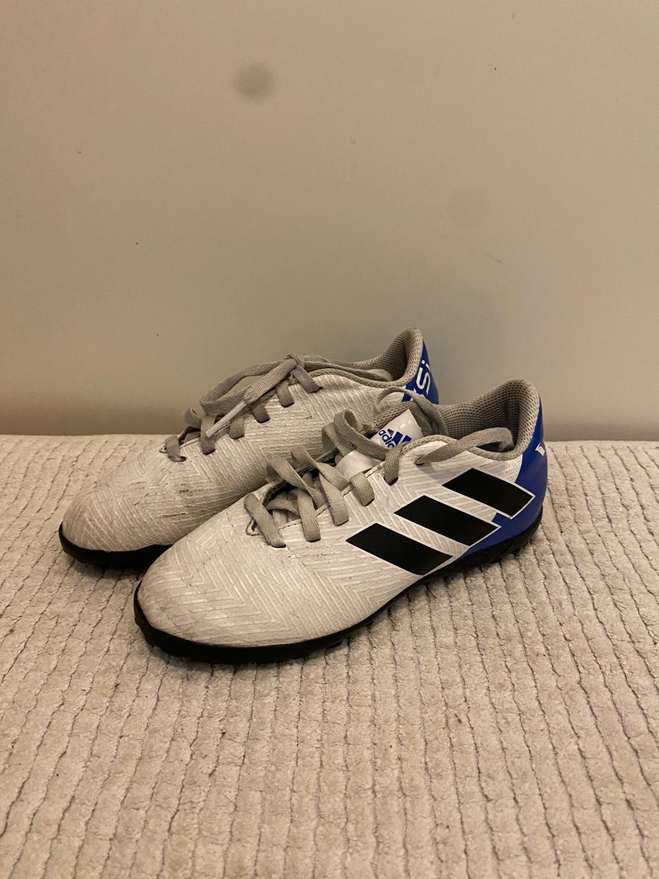 Koko 31 Adidas Messi turf futiskengät