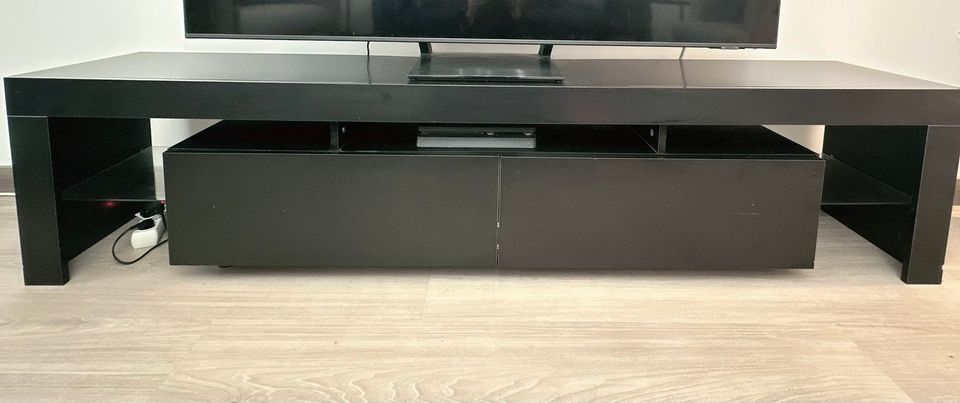 TV taso 200cm