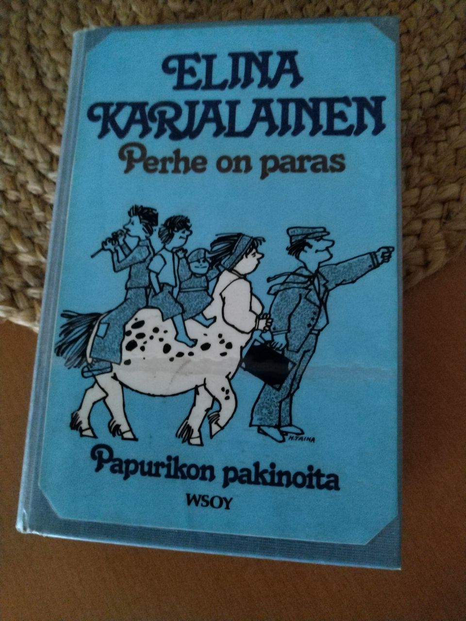 Elina Karjalainen, Papurikon pakinoita