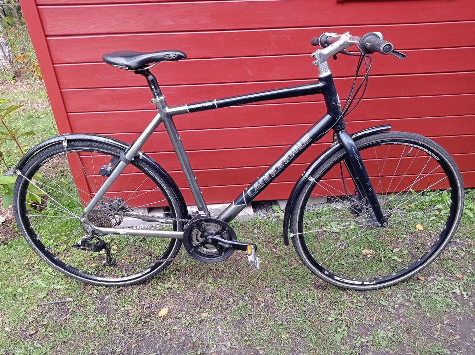 Cannondale Adventure 28" hybridipyörä